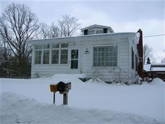 4th image of 72 Lakefield Ln