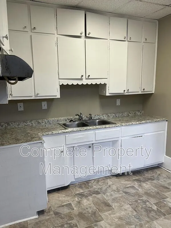 4 bed, 1.5 bath, 1842 sqft, $1,500 — Photo 3