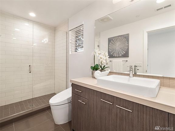 4th image of 313 7th Ln NE #18