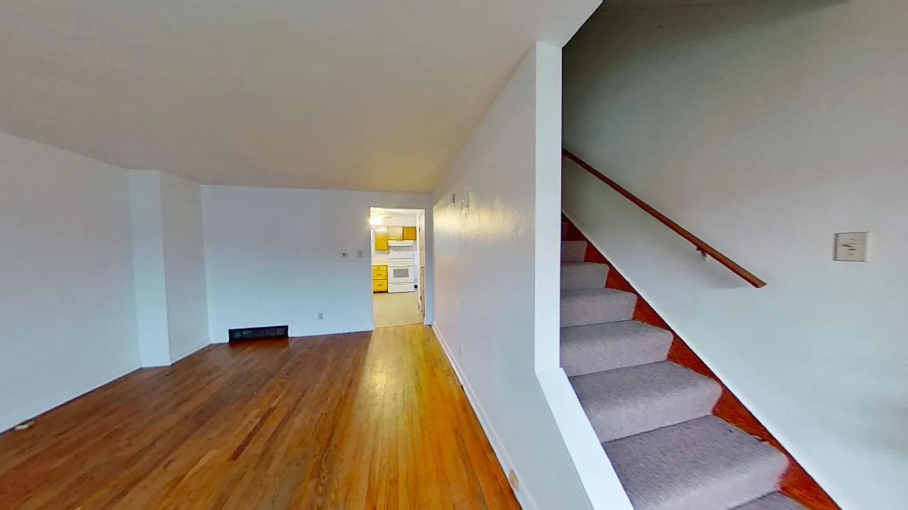 11 W McNutt St photo 1