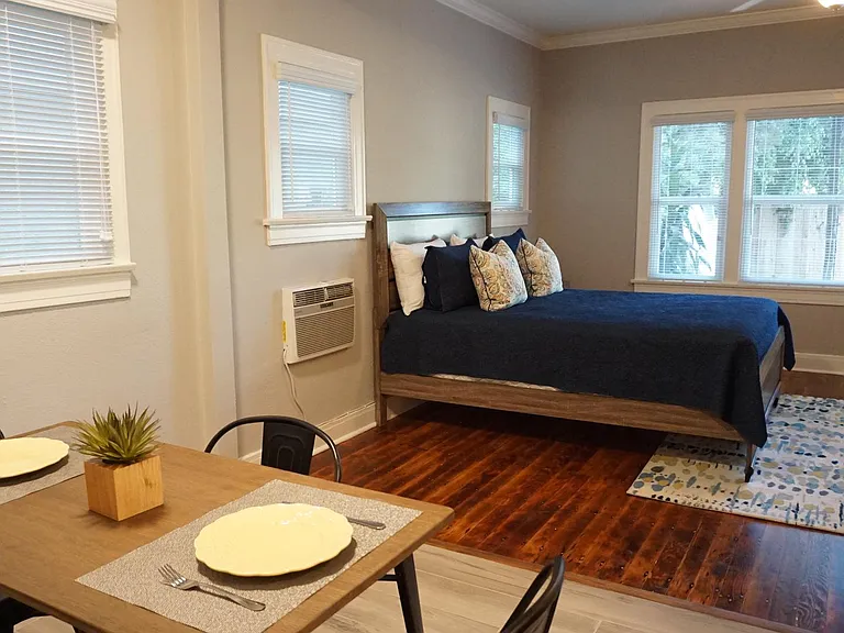 5433 Harold Way #104 — Photo 12