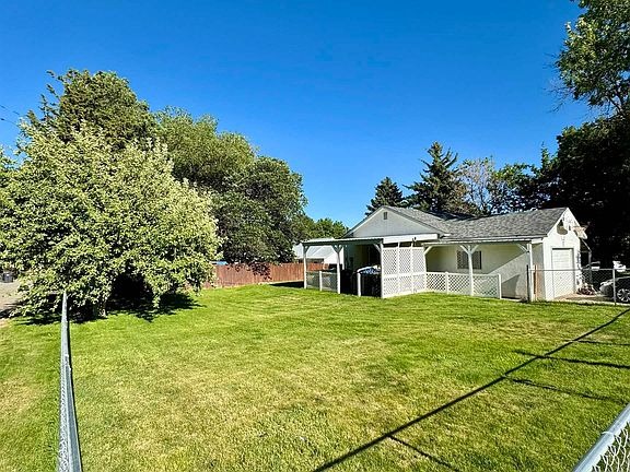 3rd image of 350 2nd Ave W