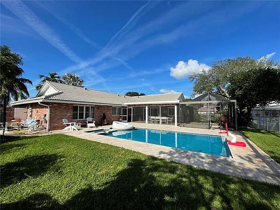 2nd image of 2378 Lob Lolly Ln