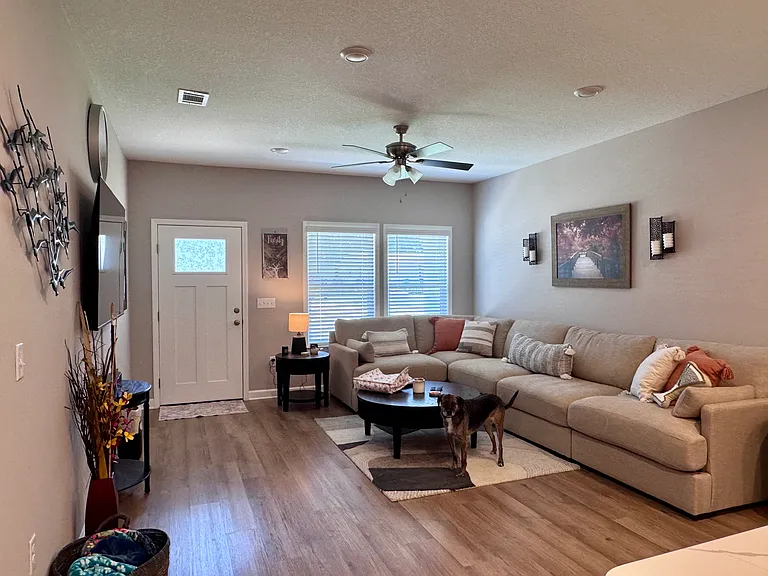 814 E Williams Ave — Photo 3