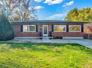 7572 Blackberry Ave, Saint Louis, MO 63130