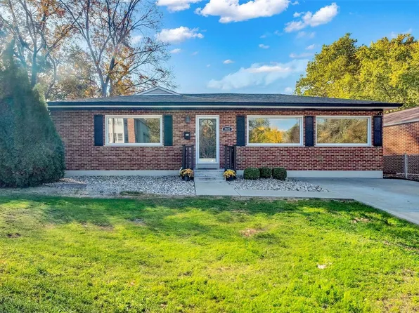 7572 Blackberry Ave, Saint Louis, MO 63130