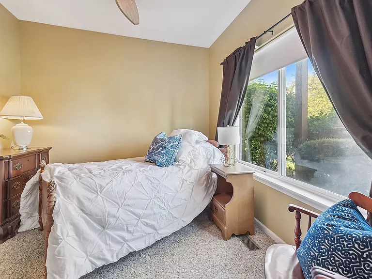 1048 Woodview Ct #1048 — Photo 16