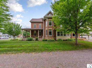 322 W Wheeler Ave, North Mankato, MN 56003