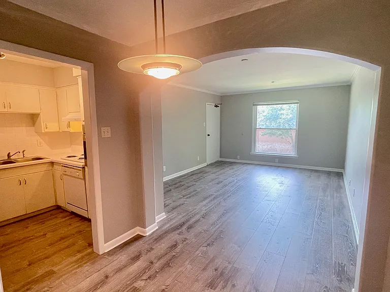 3215 Douglas Ave #201 — Photo 1