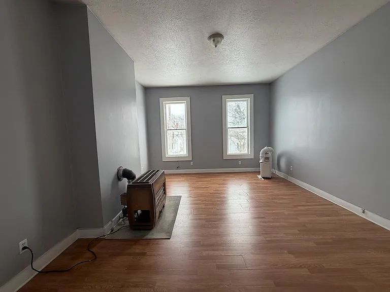 510-518 N College St — Photo 11