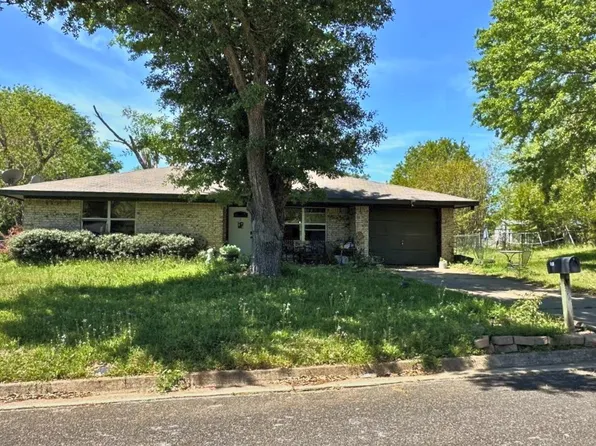 113 Buttermilk Dr, Palestine, TX 75803