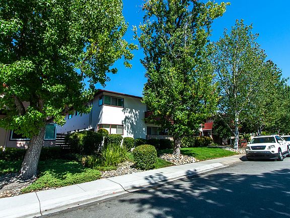 2nd image of 294 Waverley St APT 2