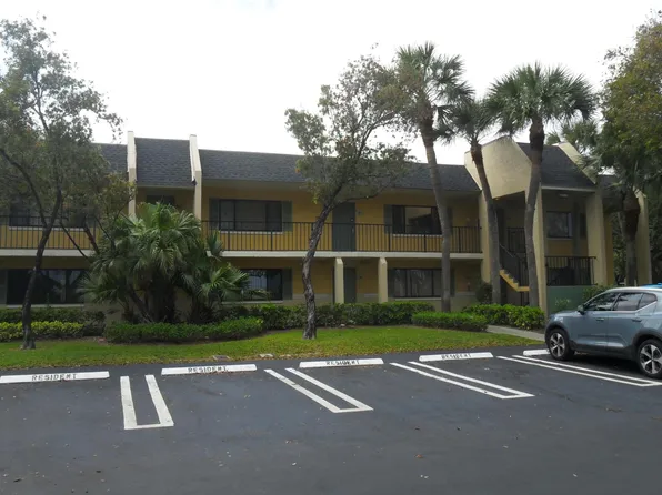 410 Meadows Circle #410, Boynton Beach, FL 33436