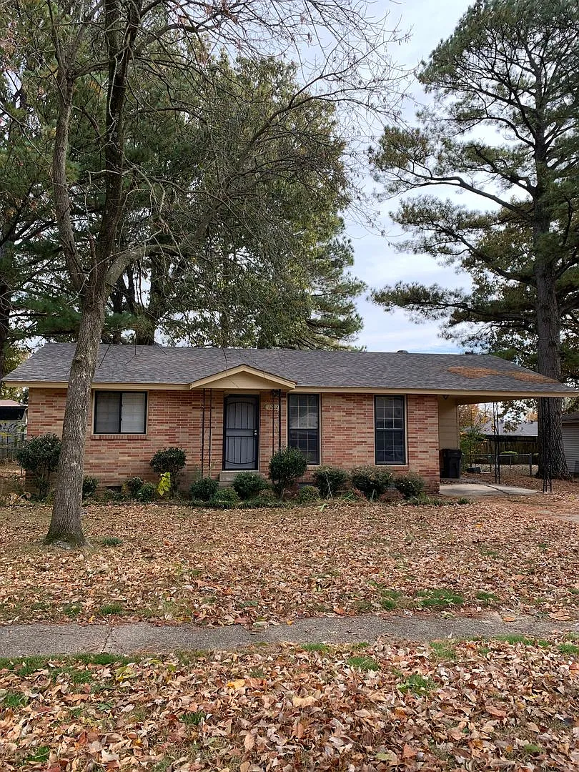 2bed/1.5 bath Home with Fenced Yard — Photo 1