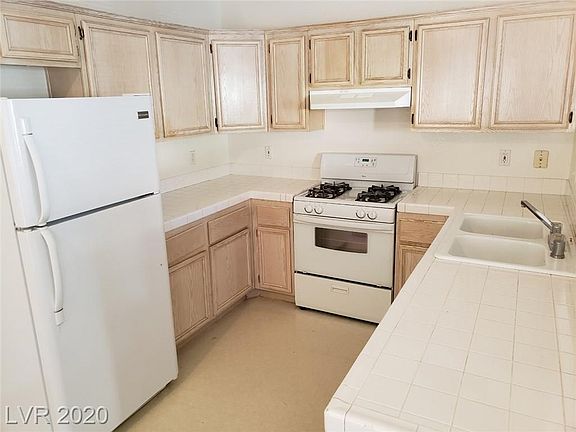 4th image of 2110 N Los Feliz St #1085