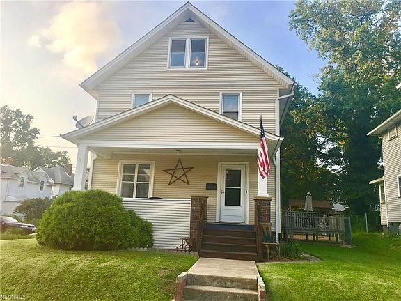 4th image of 126 Pearl St