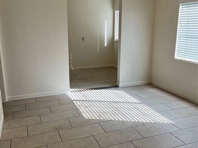 635 W 17th St — Photo 3