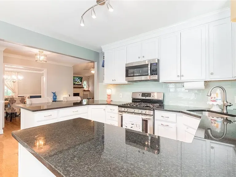 700 Victorian Ct — Photo 6