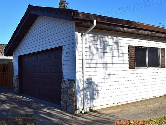 4th image of 806 Greenwood Dr