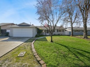 3023 W Vassar Ave, Visalia, CA 93277