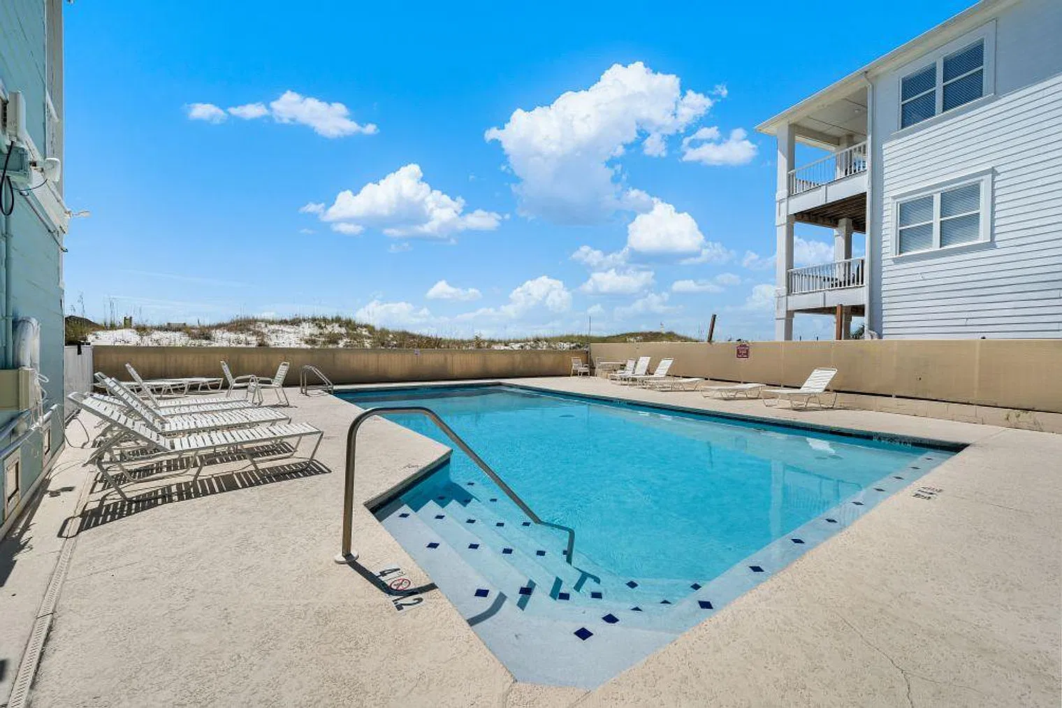 2 bed, 2.0 bath, 645 sqft, $2,976 — Photo 2