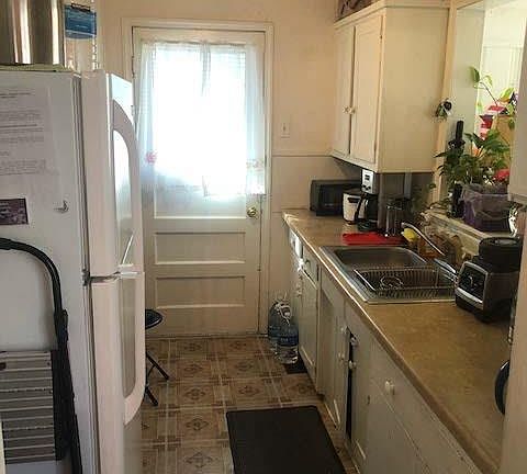 5th image of 907 Parkway St
