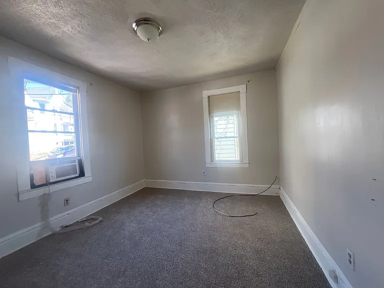 466 Dallas Street — Photo 6