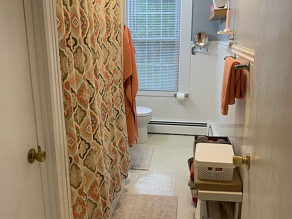 Full size bathroom