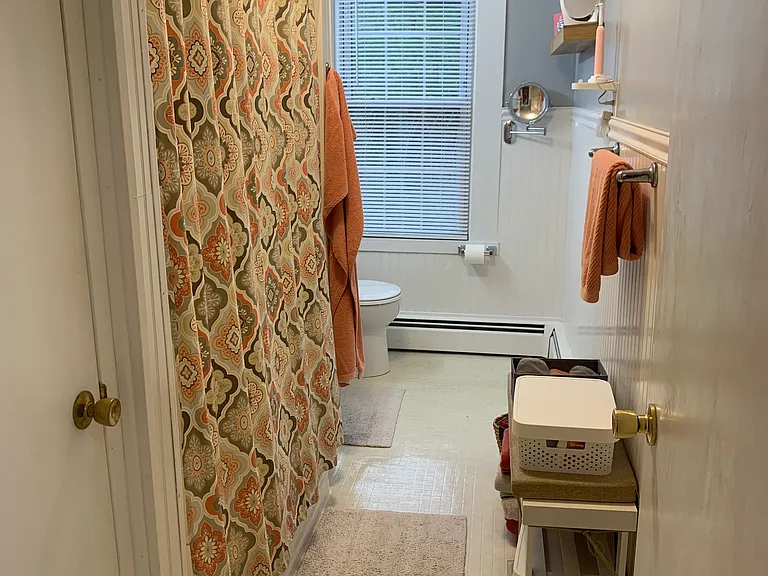 Full size bathroom