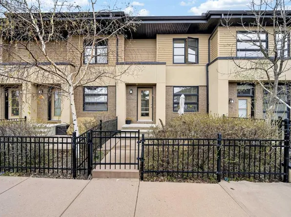 208 Aspen Hills Close SW, Calgary, AB T3H 0C8