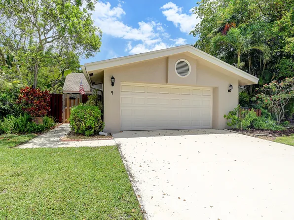 9 Baytree Circle, Boynton Beach, FL 33436