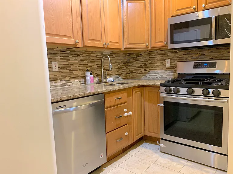 297 Montgomery St #1E — Photo 13