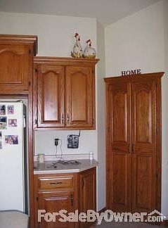 Kitchen w/Pantry