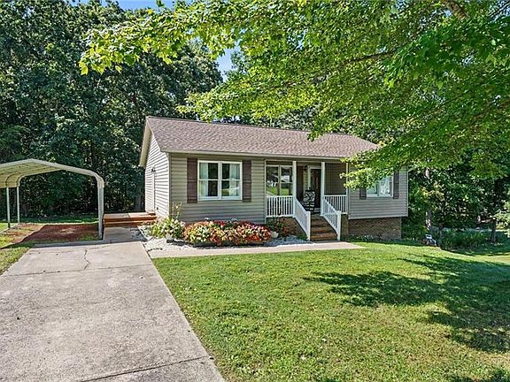 2nd image of 137 Oak Ridge Pl