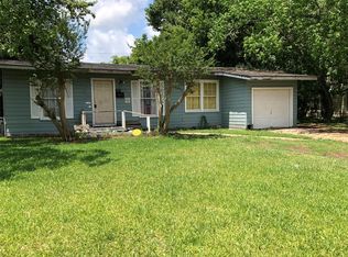 406 Winding Way, Lake Jackson, TX 77566