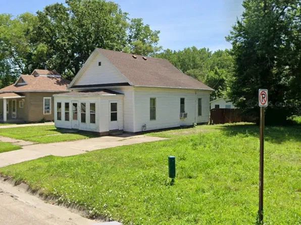 126 W 3rd St, Fairbury, NE 68352