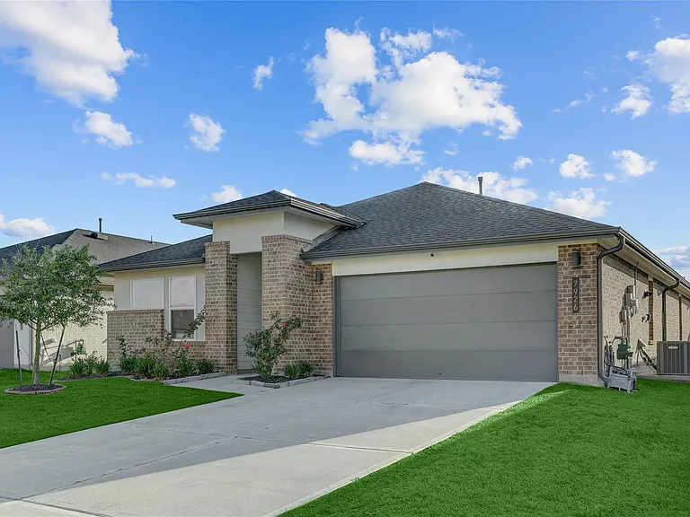 7926 Murciana Dr — Photo 3