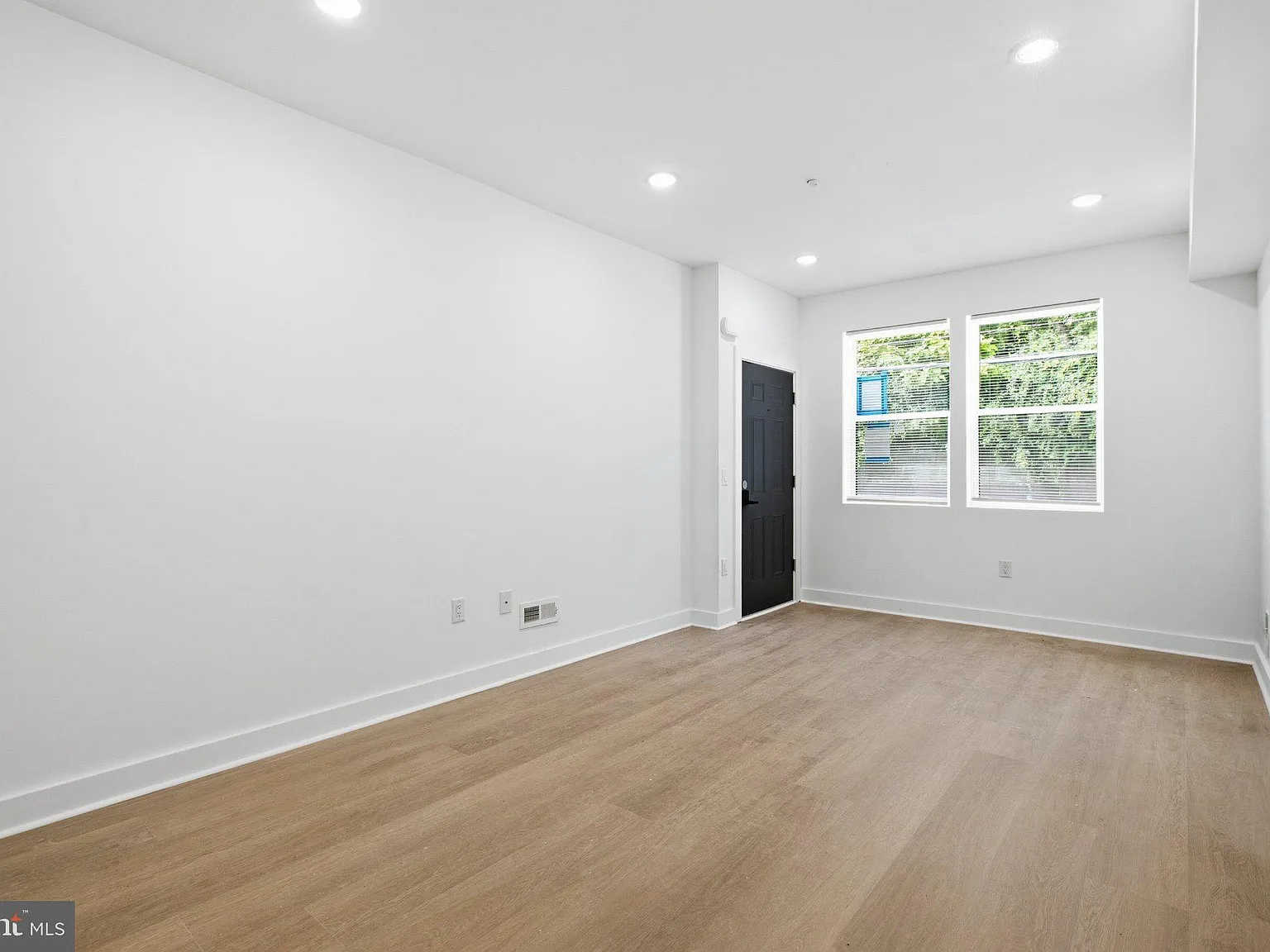 1230 W York St — Photo 4