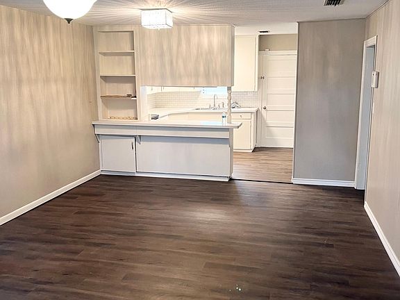 4th image of 905 W Johnson St
