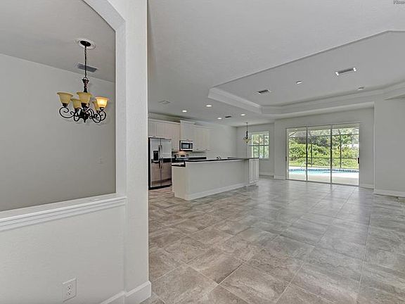 4th image of 128 Jennifer Dr