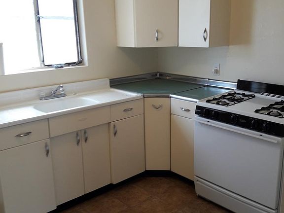 5th image of 504 Princeton Dr SE APT 4