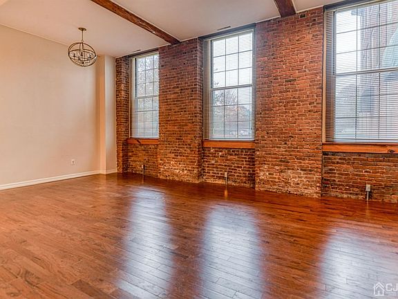 3rd image of 40 Washington Ave APT 8
