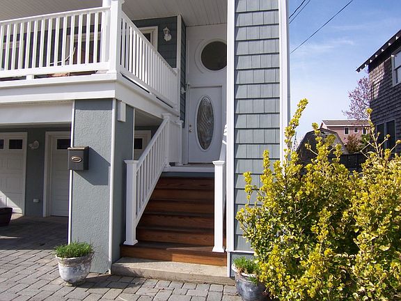 4th image of 222 Pearl Street E