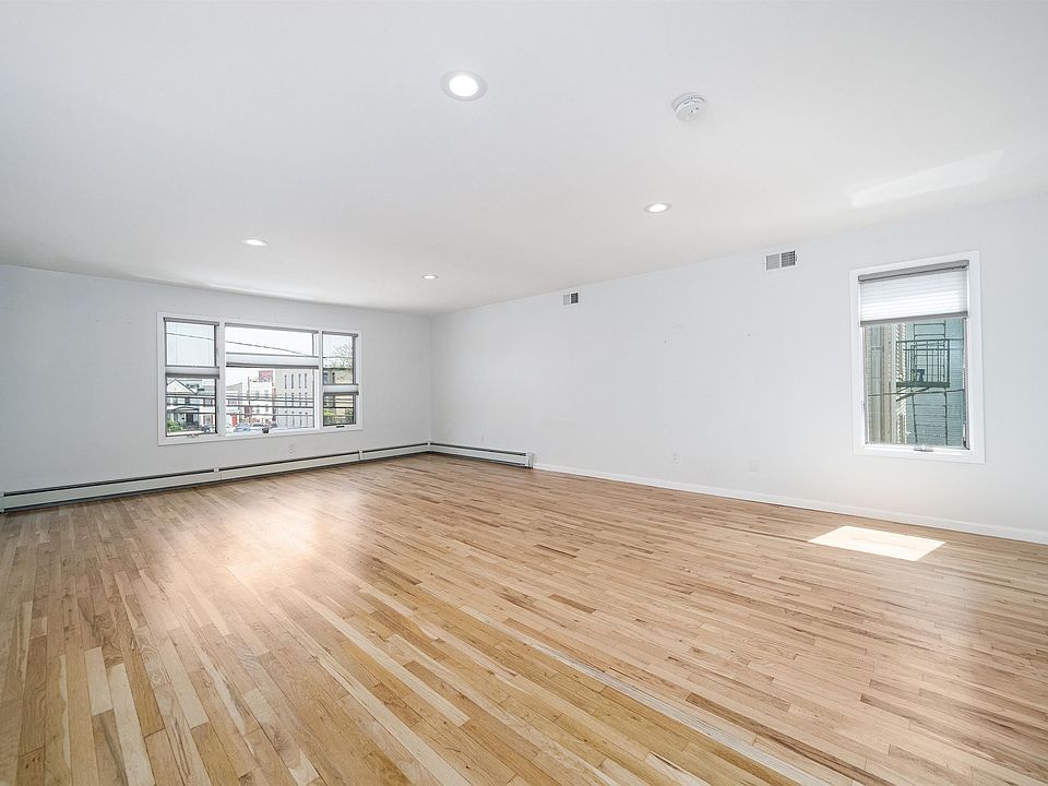 1st image of 139 Cambridge Ave Floor 1
