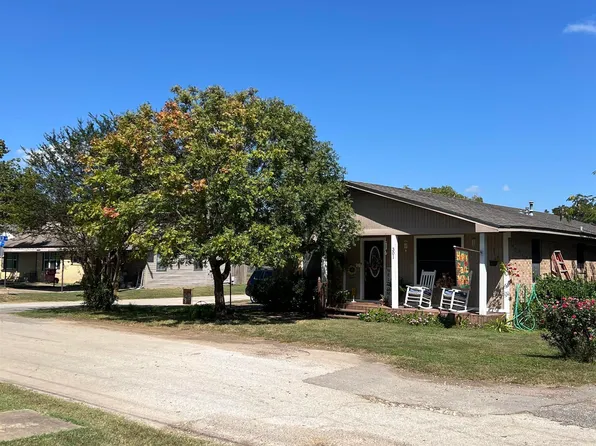 301 Lowry St, Arp, TX 75750