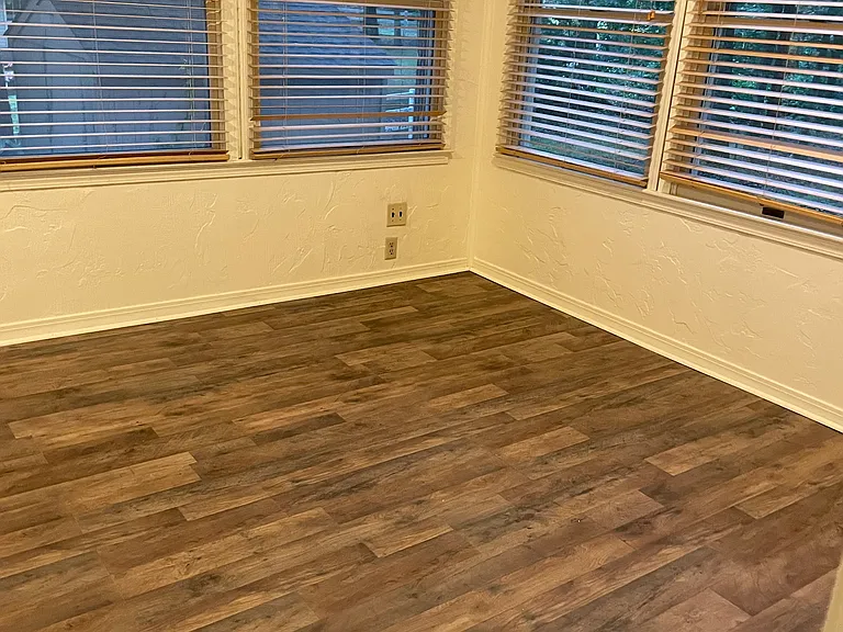 "Extra Room" or den (no closet)
