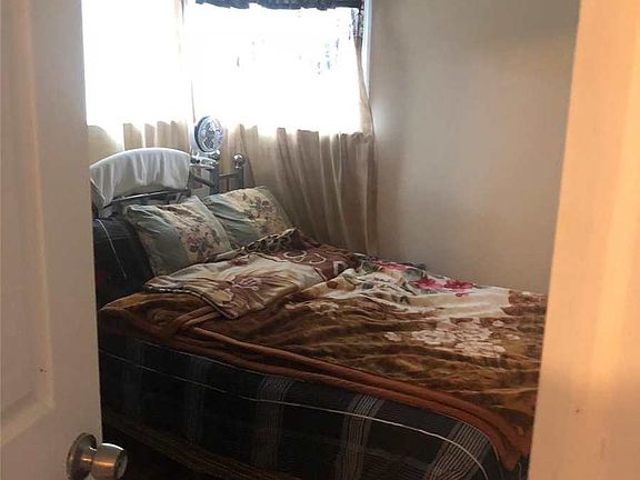 5th image of 140 Merrill St