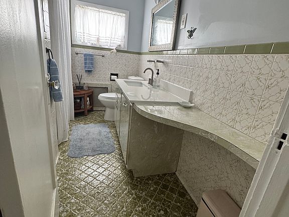 5th image of 7 Edison Ave Floor 1