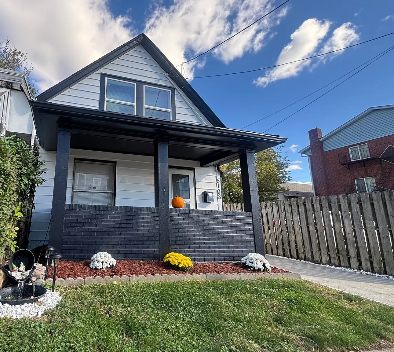 2 bed, 1231 sqft, $1,639 — Photo 1