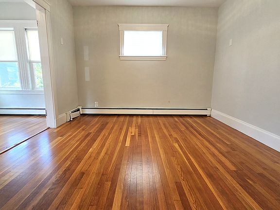 5th image of 61 Waverly St